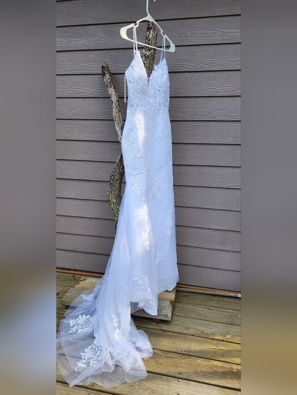 Elegant White Lace Wedding Gown with Spaghetti Straps